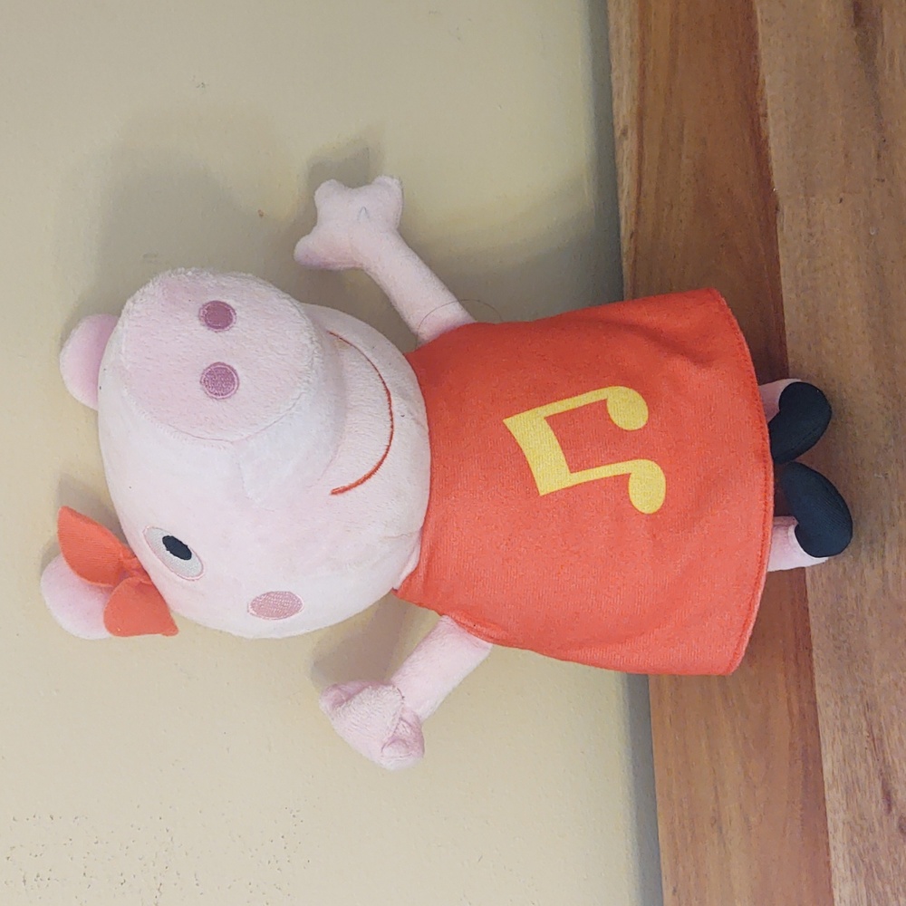 Plush 13" Singing Peppa Pig